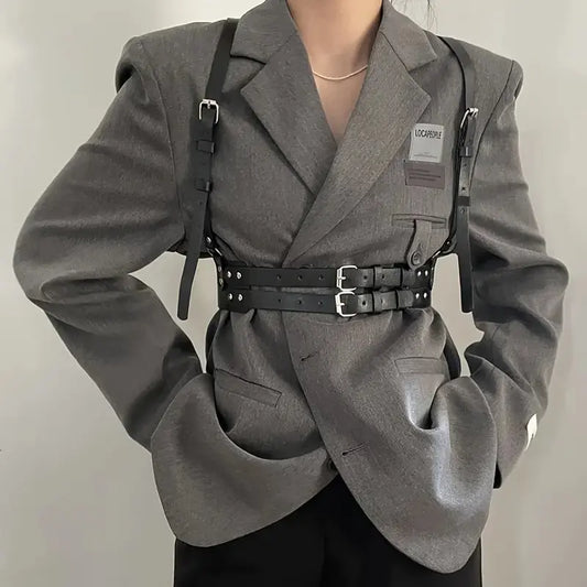 Ceinture fine en cuir végan noir avec boucle ardillon élégante