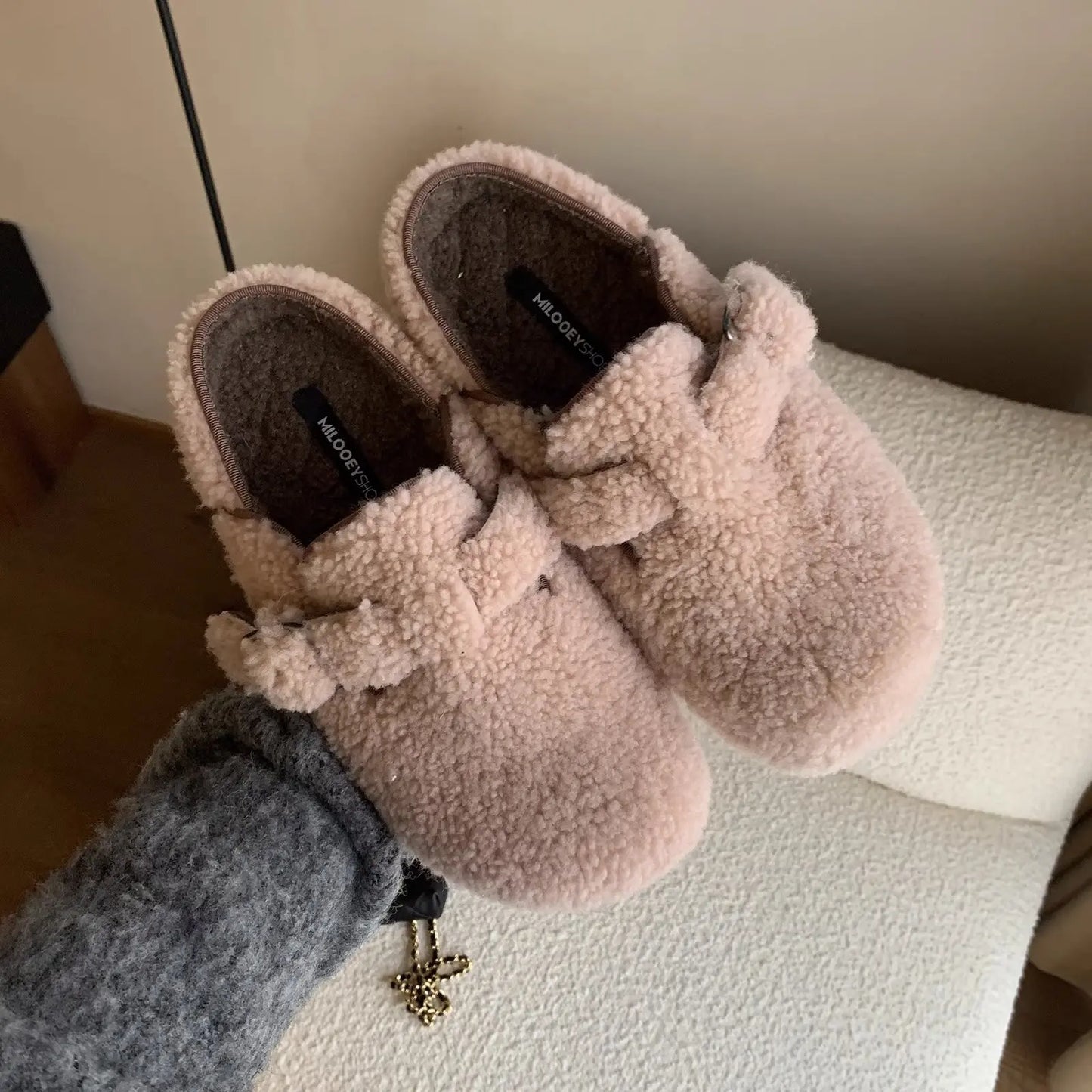Mules femme fourrées rose au style cosy chic – SecretBombe