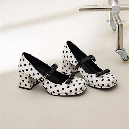 Escarpins femme à pois noir et blanc avec petit talon carré SecretBombe