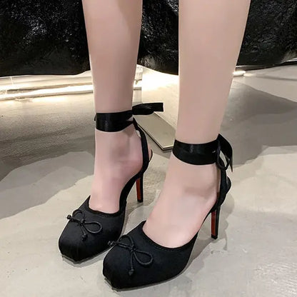 Chaussures femme rose clair idéales pour une tenue de soirée SecretBombe.