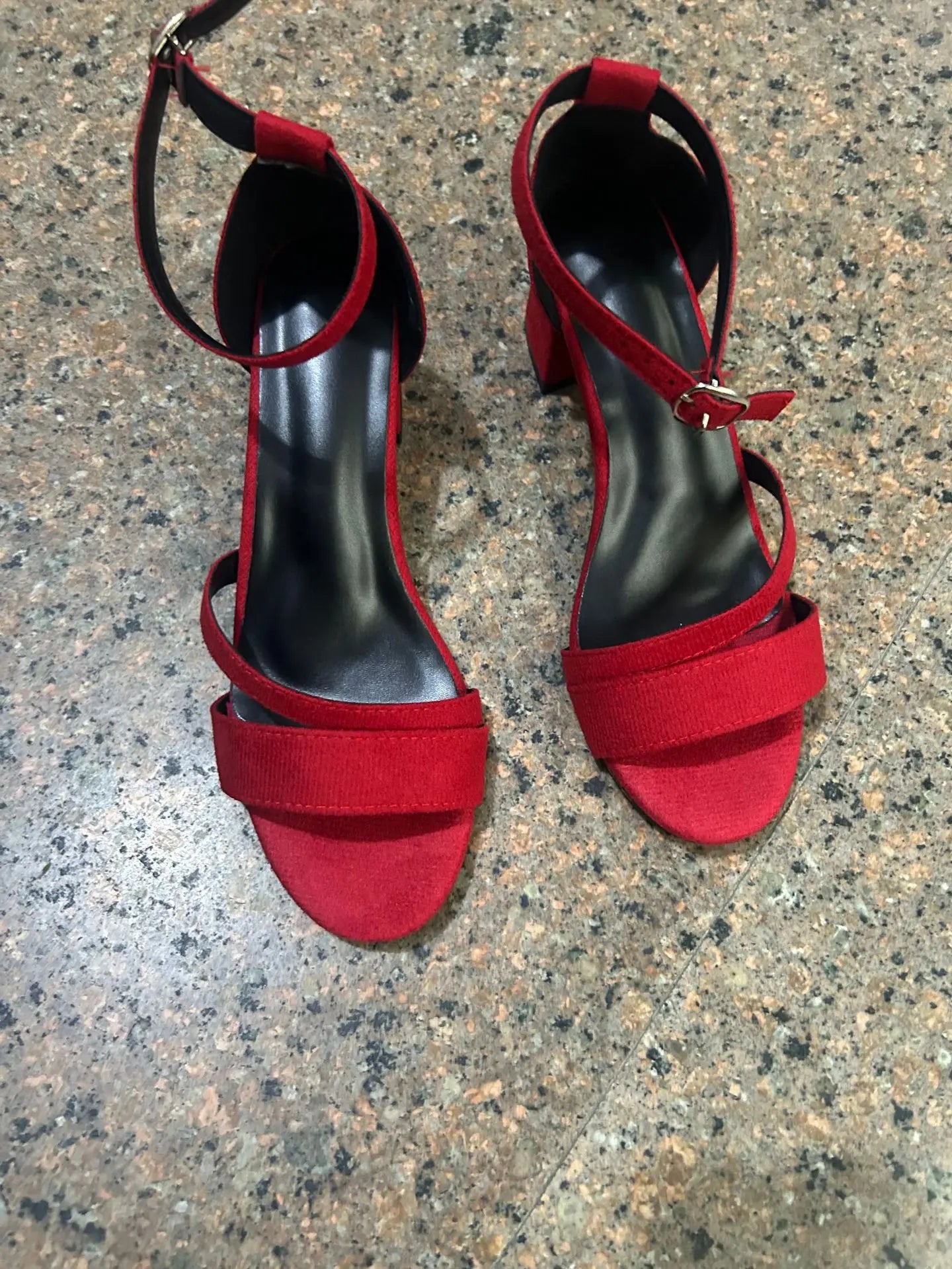 Sandales élégantes à talon moyen pour mariage et soirée SecretBombe.