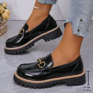 Mocassins noirs vernis pour femme, talon compensé, confortables et stables, look tendance et élégant