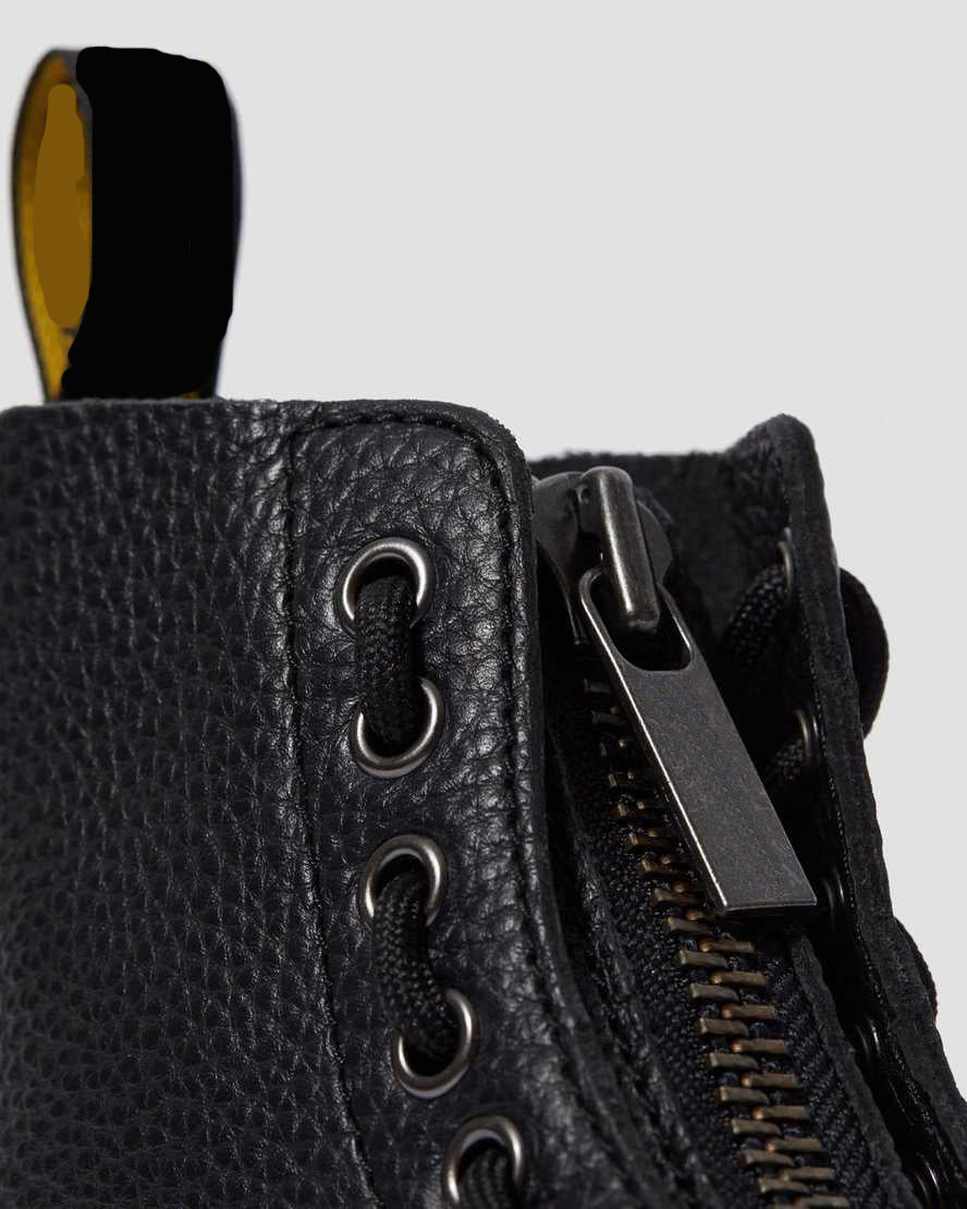 Chaussures femme style Martens SecretBombe, talon moyen chunky, pose dynamique, look fashion européen