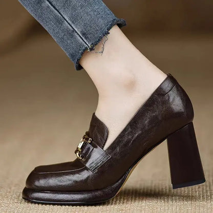 Chaussures noires style loafer pour femme avec talon carré tendance