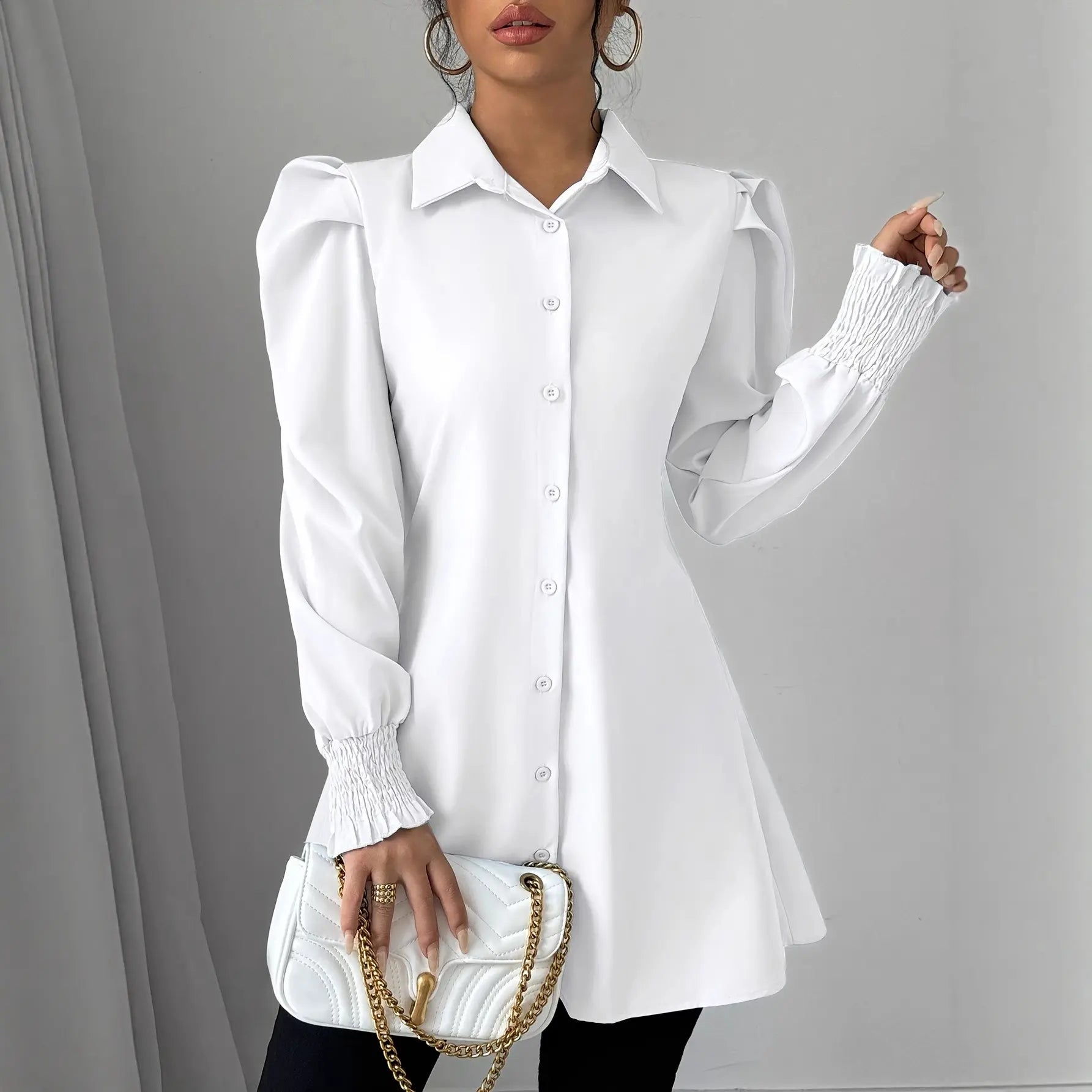 : Chemise blanche femme coupe structurée silhouette allongée – SecretBombe