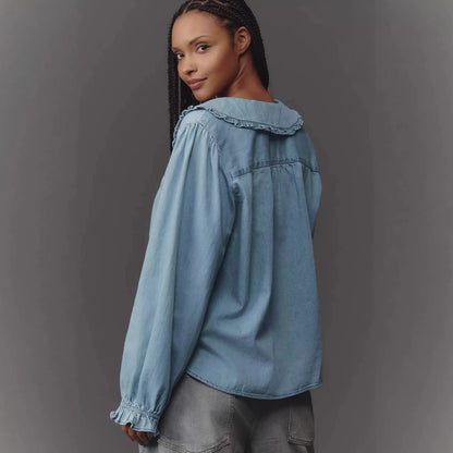 Look urbain chic femme avec chemise denim bleu clair SecretBombe