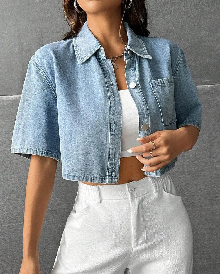 Chemise ample femme bleu clair, loose fit, poche poitrine et boutons pression, chic et confortable, parfaite pour le quotidien, tailles S à 2XL.