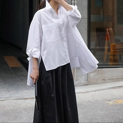 Look urbain chic femme avec chemise blanche oversize SecretBombe
