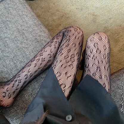 Collant résille léopard SecretBombe style streetwear femme tendance avec chaussures noires