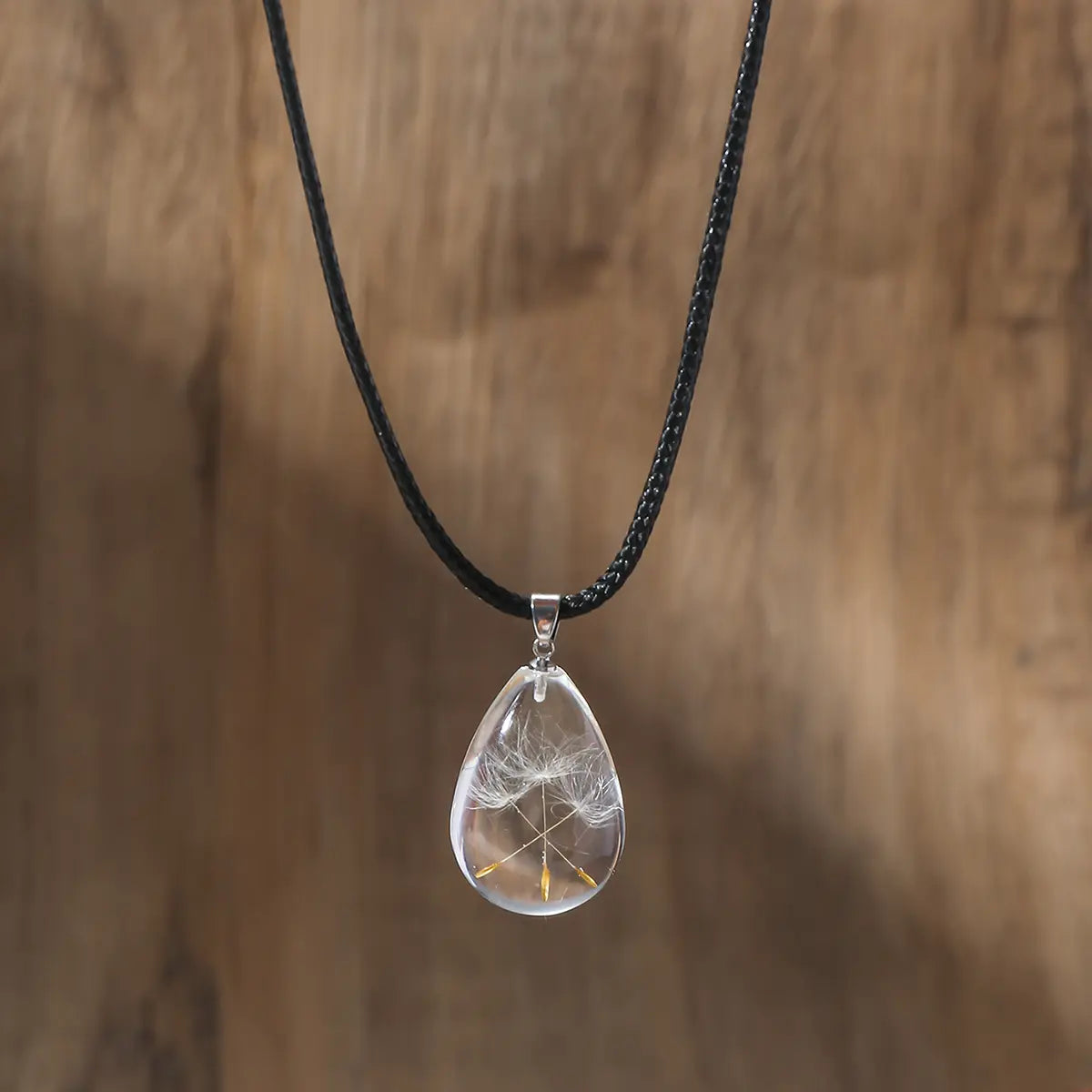 Bijou nature avec fleur suspendue, style poétique et délicat pour look bohème