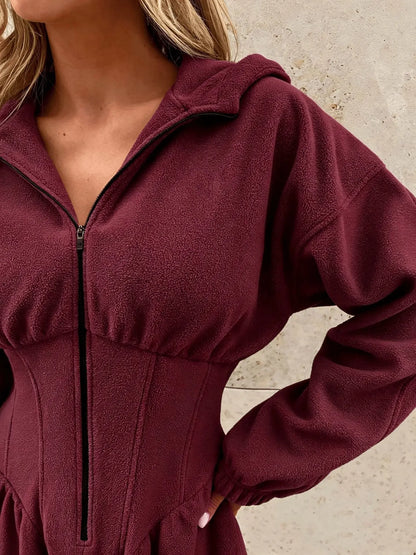 Combinaison femme bordeaux à capuche et taille marquée SecretBombe