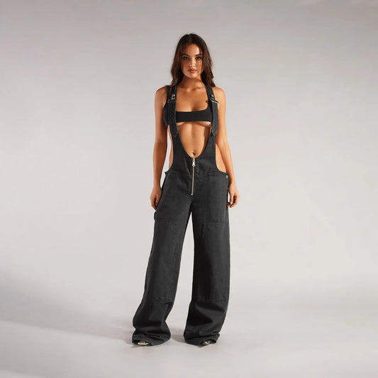 Combinaison denim femme, look moderne et décontracté avec poches