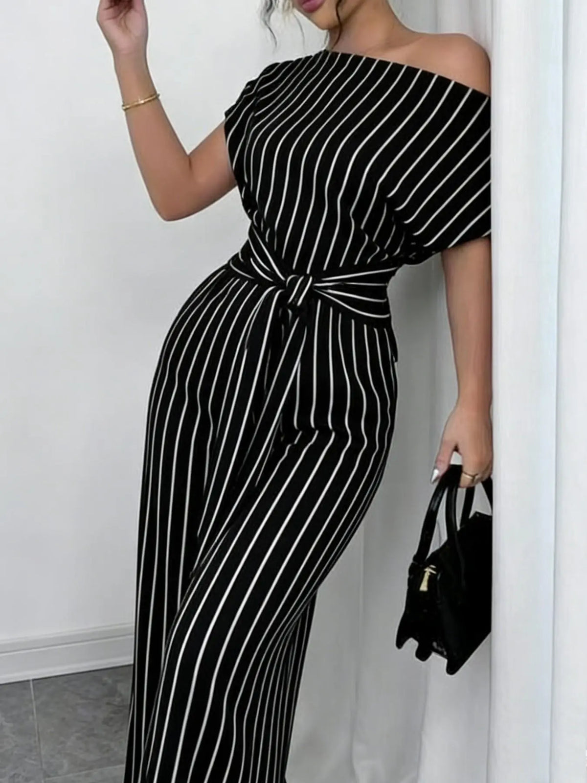 Combinaison femme noire à rayures blanches et pantalon large SecretBombe