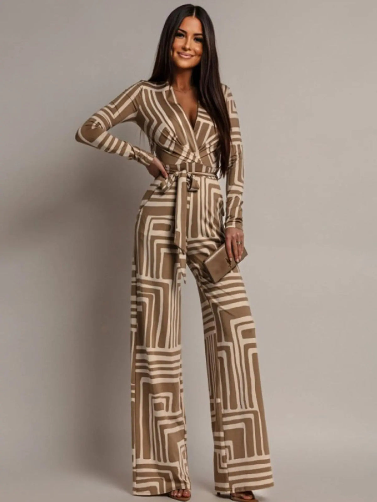 Combinaison pantalon femme taupe et blanc au style chic SecretBombe