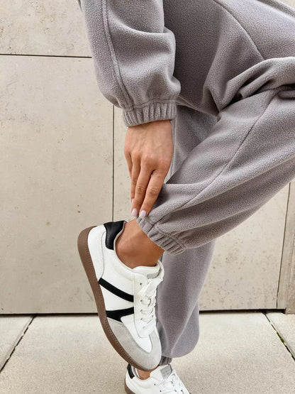 Détail du pantalon de la combinaison femme gris clair SecretBombe