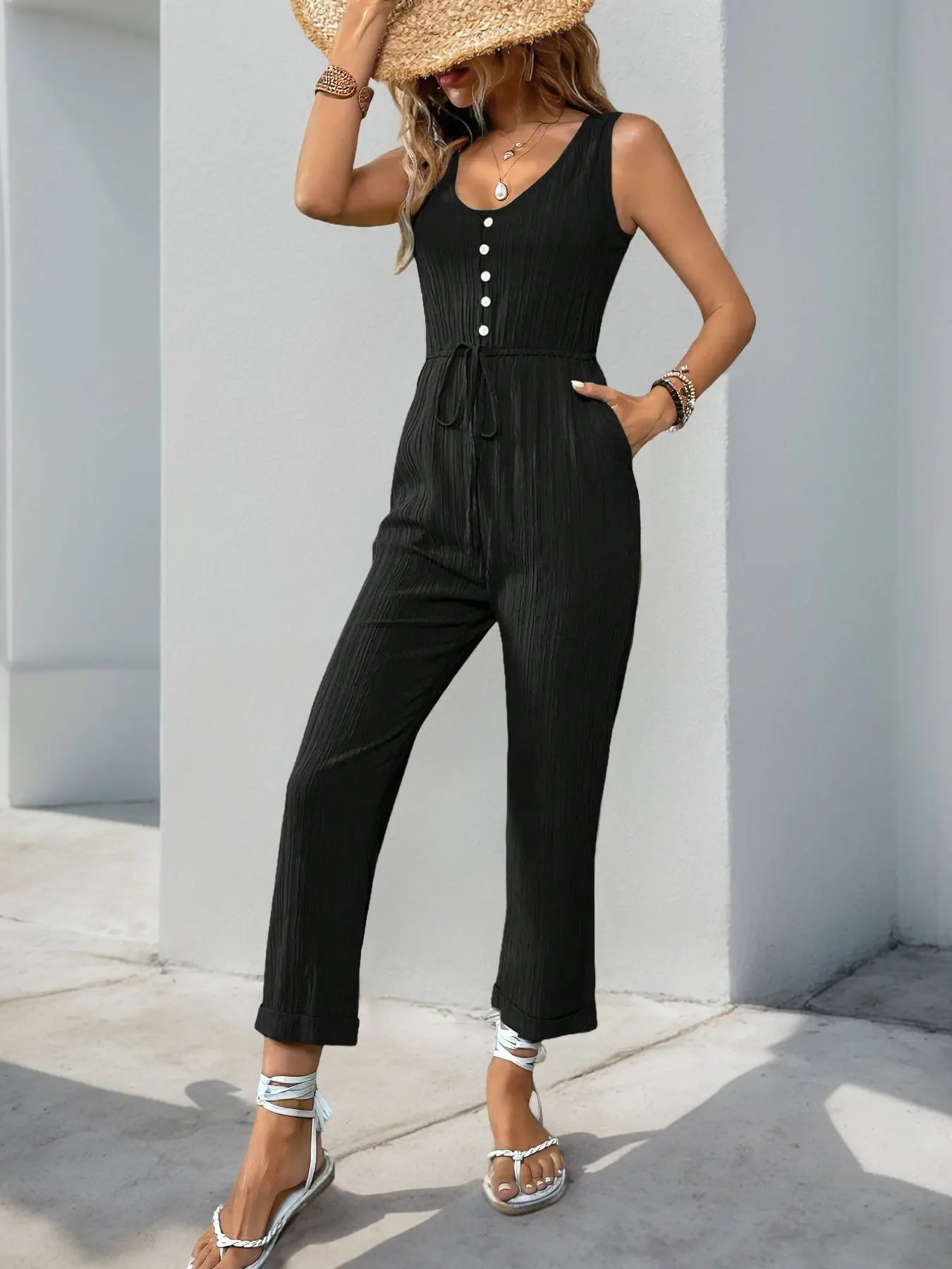 Combinaison longue fluide noire femme, décolleté V et boutons décoratifs