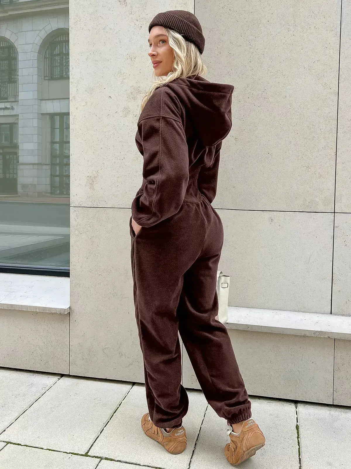 Vue dos combinaison femme marron à capuche SecretBombe