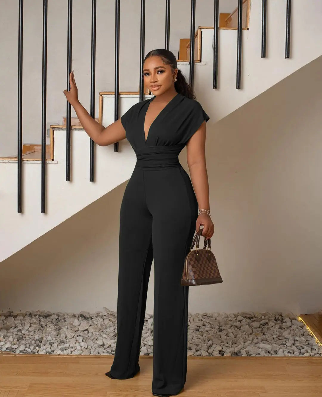 Combinaison élégante noire femme, encolure V et pantalon droit SecretBombe