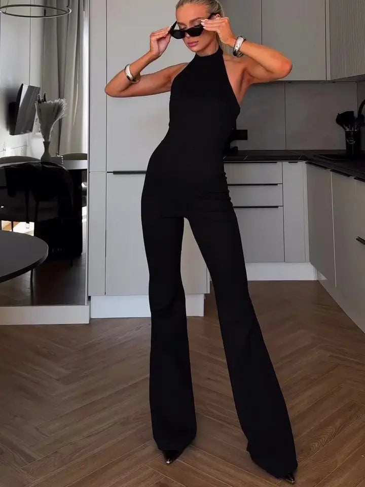 Combinaison noire ajustée pour femme, design épuré et élégant