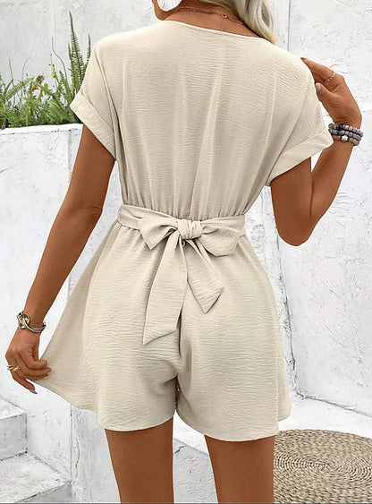 Combinaison short fluide et raffinée en polyester léger pour femme
