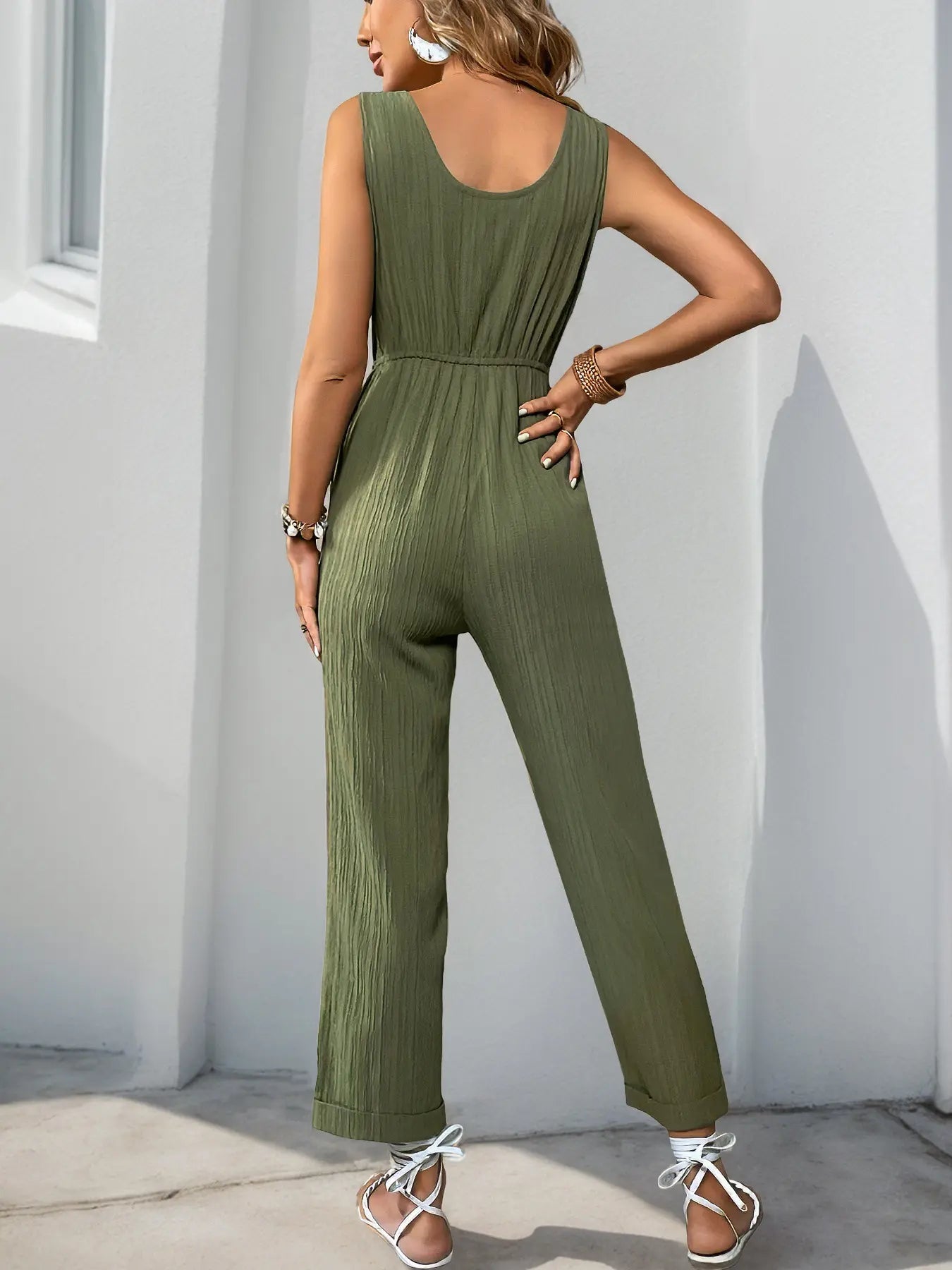 Combinaison longue femme, look chic et confortable pour toutes occasions