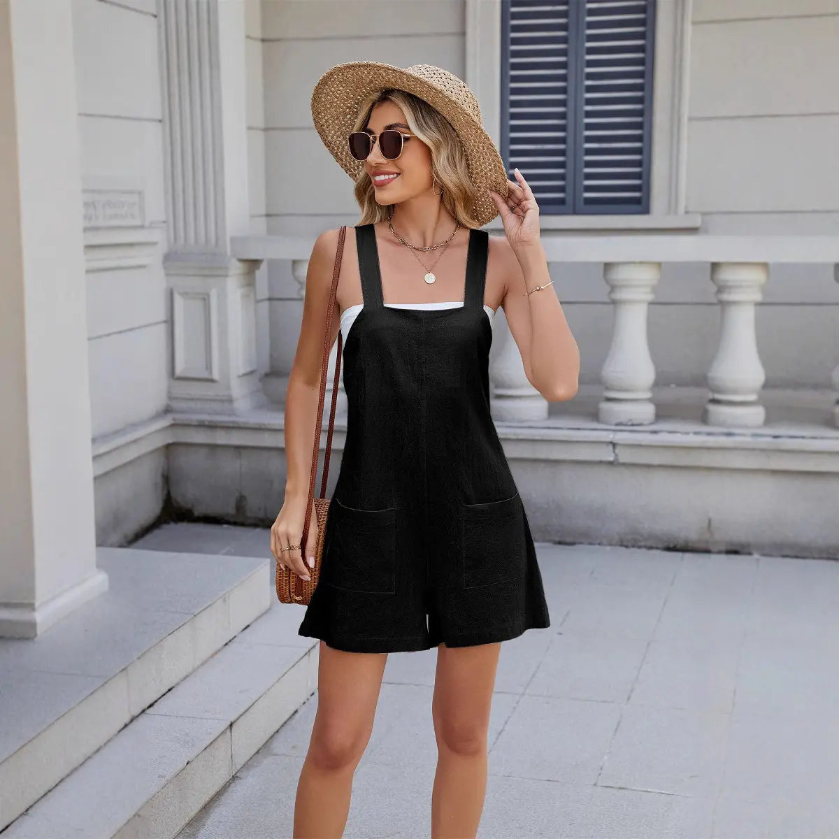 Combishort noir femme avec poches plaquées, style pratique et décontracté
