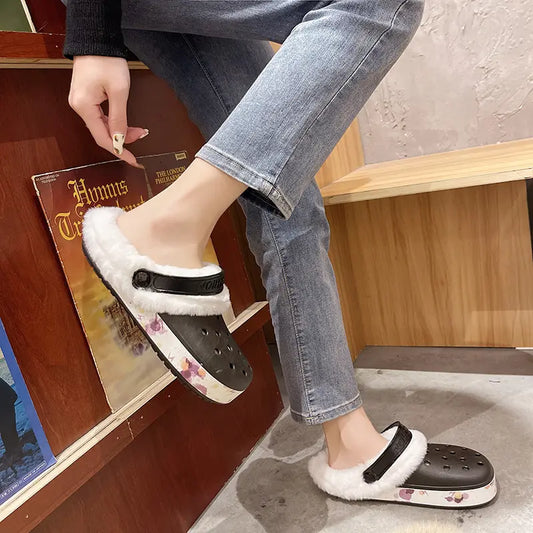 Crocs noirs imprimés – confort et chaleur pour l’hiver