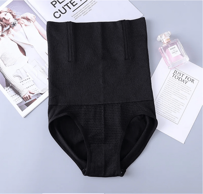 Culotte gainante révolutionnaire pensée pour sublimer la silhouette et renforcer la confiance en soi, tout en assurant un confort exceptionnel au quotidien