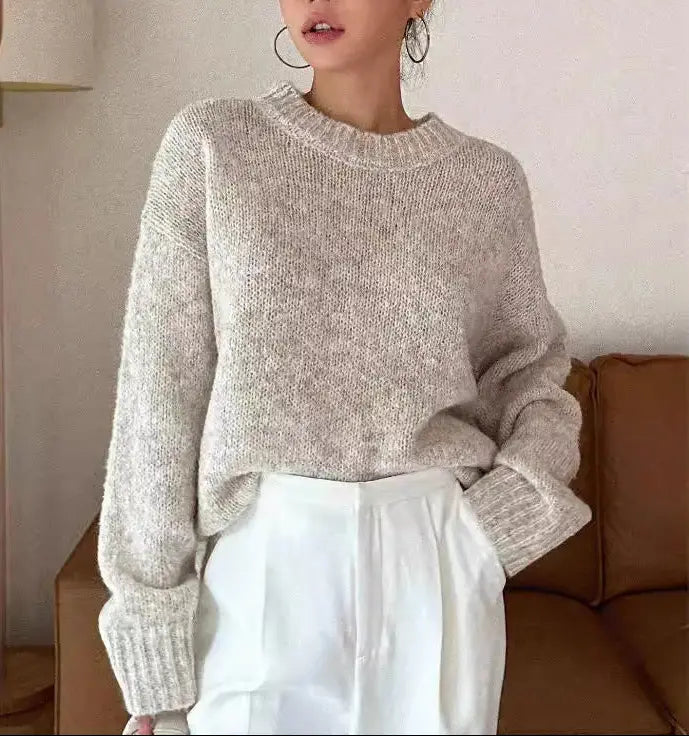 Pull en maille douce polyester, fluide et confortable, idéal pour un look élégant et décontracté