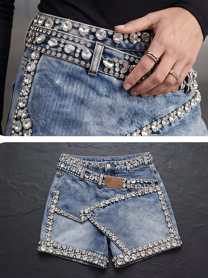 Détail des strass argentés sur le short-jupe en jean femme SecretBombe