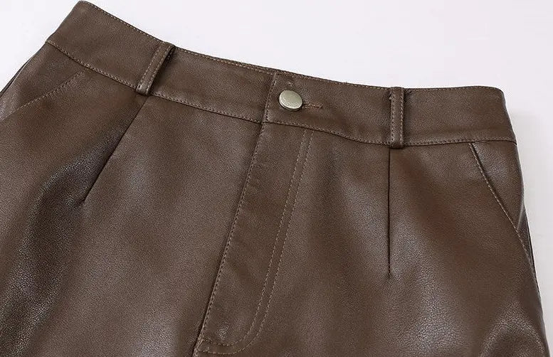Détail taille et finitions de la jupe marron en cuir vegan femme SecretBombe