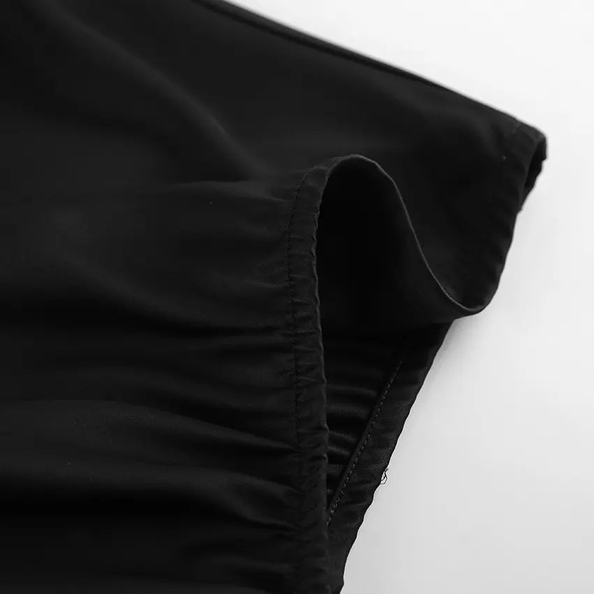Détail de la taille noire de la mini-jupe satinée femme SecretBombe