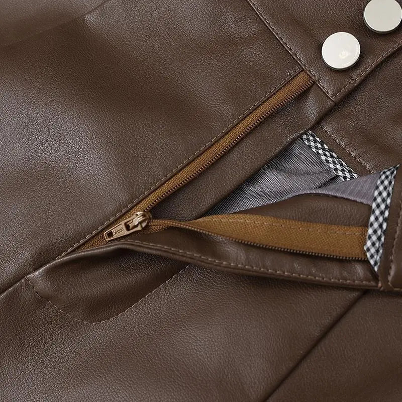 Détails des finitions de la jupe marron en cuir vegan femme SecretBombe
