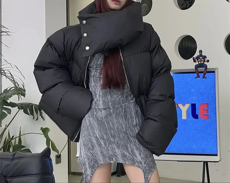 Look complet avec doudoune courte noire, style chic et décontracté pour sorties hivernales