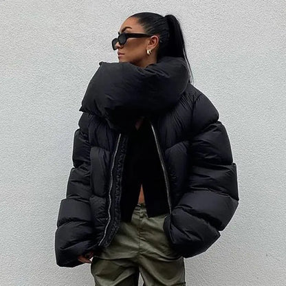 Look complet avec doudoune courte noire, style chic et décontracté pour sorties hivernales