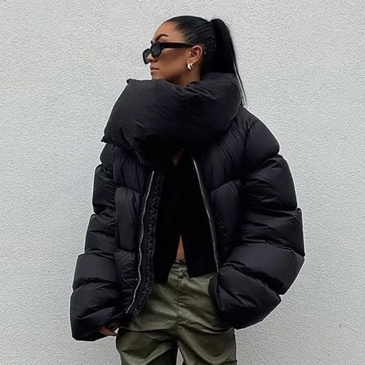 Look complet avec doudoune courte noire, style chic et décontracté pour sorties hivernales
