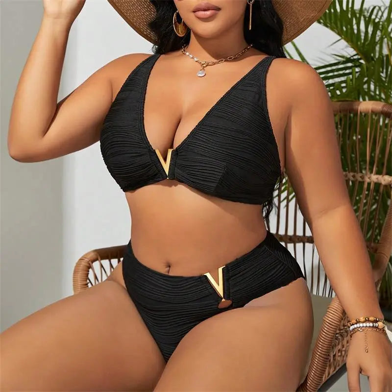 Maillot de bain deux pièces noir tendance pour femme.