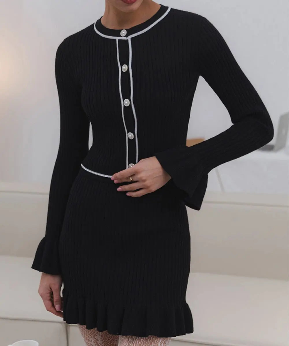 Ensemble chic femme noir, gilet à boutons et jupe courte assortie, manches longues à volants, style décontracté et élégant.