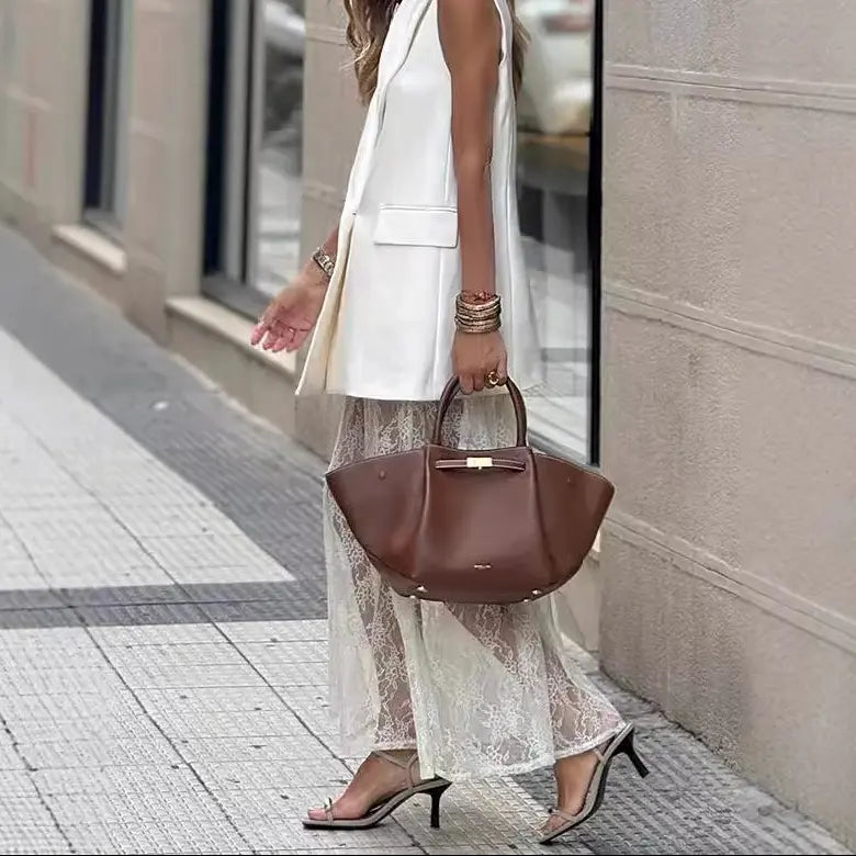 Ensemble deux pièces femme blanc avec gilet boutonné et jupe longue en dentelle SecretBombe
