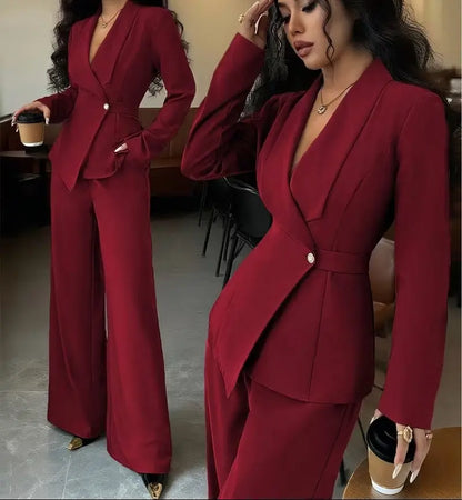 Ensemble tailleur femme rouge avec veste cintrée pour un look chic SecretBombe