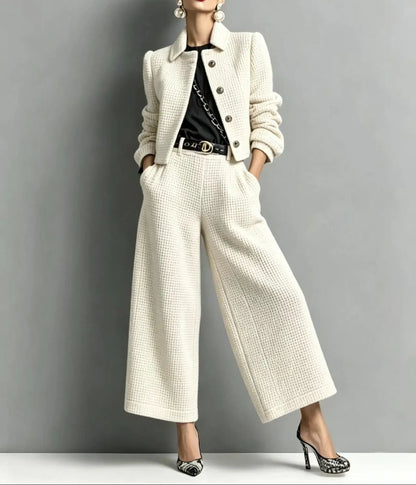 Ensemble femme blanc à pantalon large et veste boutonnée pour un look chic SecretBombe