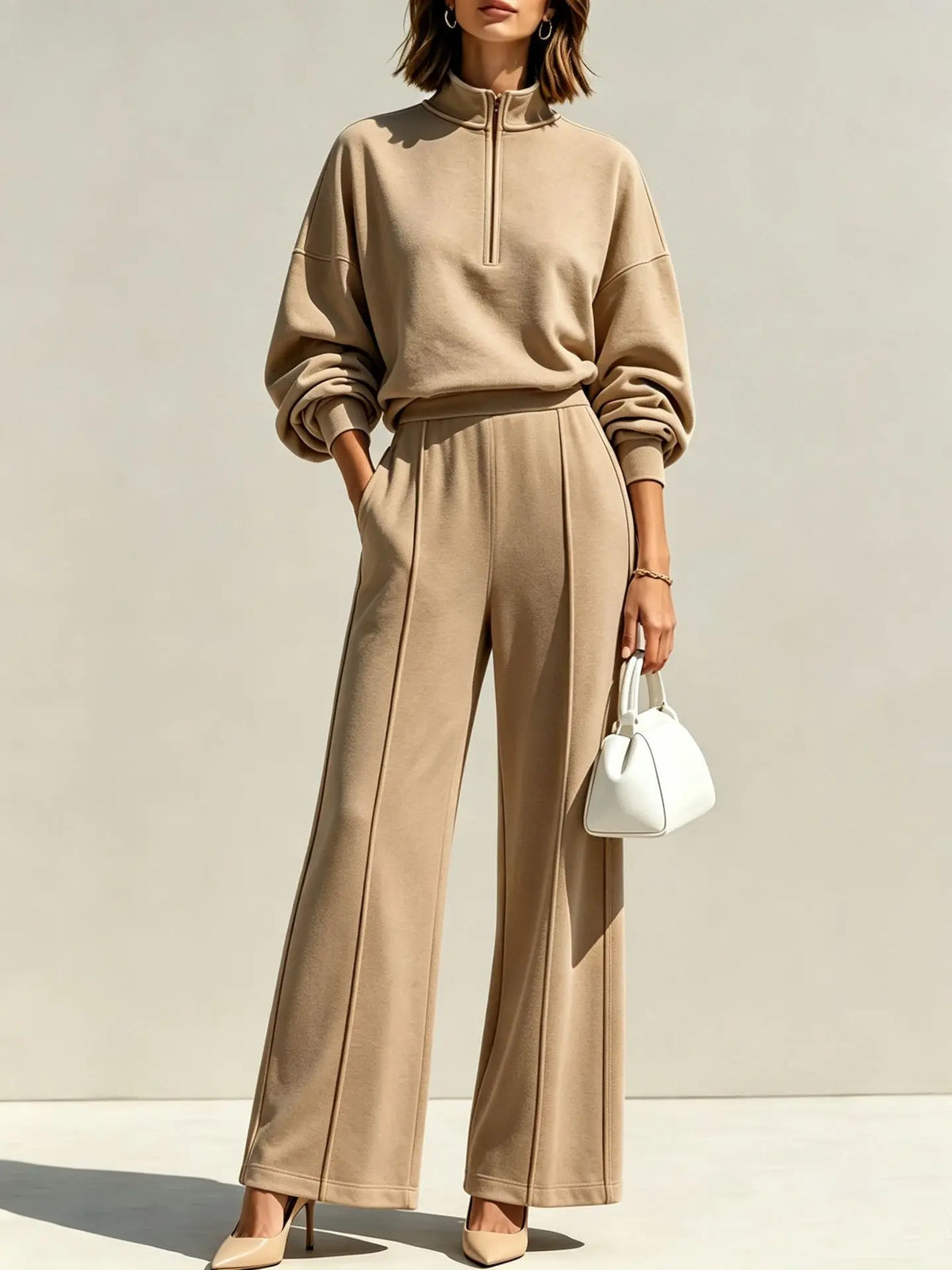 Ensemble femme beige avec sweat à manches longues et pantalon ample SecretBombe