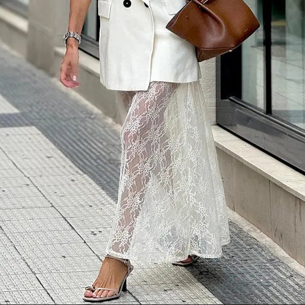 Vue de profil de l'ensemble femme blanc avec jupe longue en dentelle SecretBombe