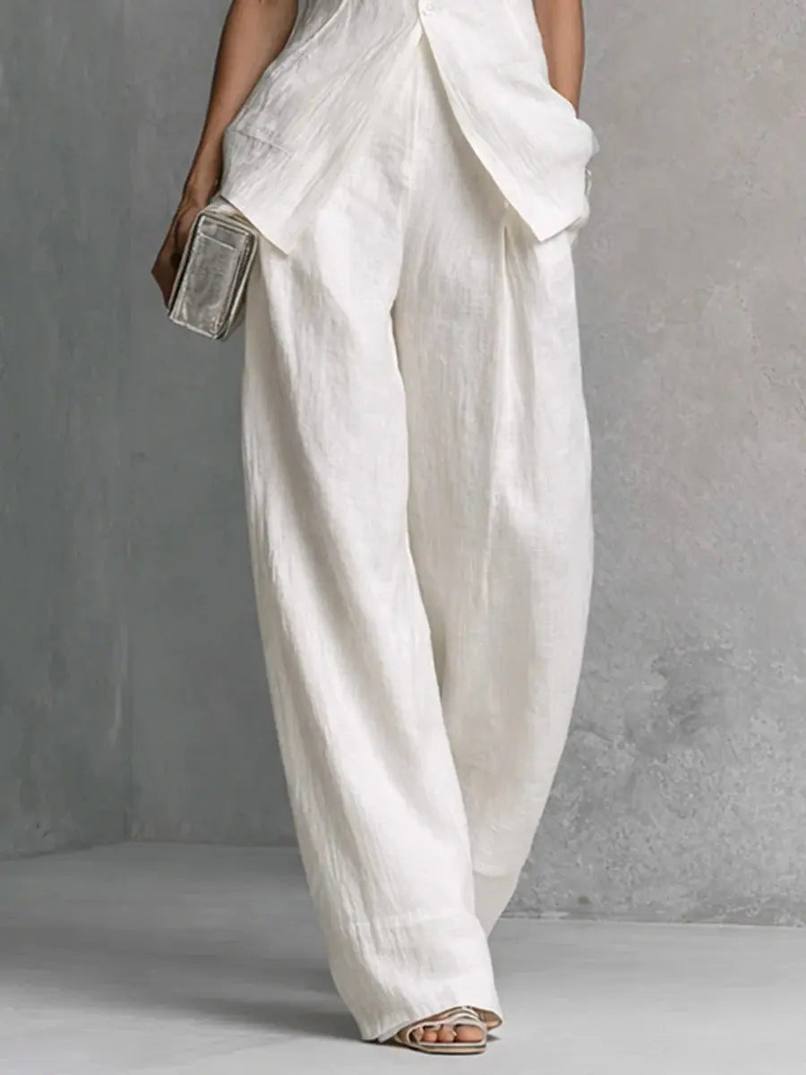 Détail du pantalon large blanc de l'ensemble femme SecretBombe