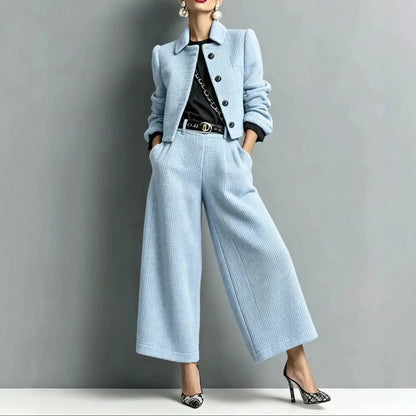 Ensemble femme bleu clair avec veste boutonnée et pantalon large SecretBombe