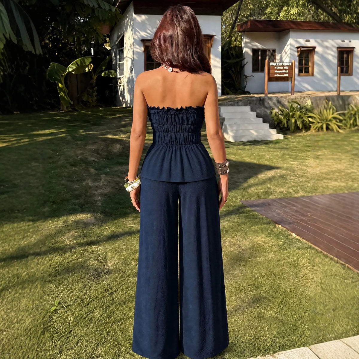 Vue arrière de l'ensemble femme bleu marine avec bustier sans bretelles SecretBombe