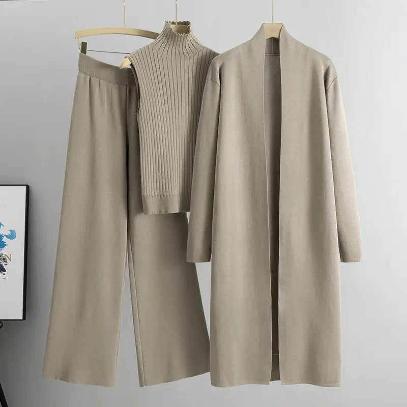 Ensemble femme chic deux pièces taille unique en couleur unie taupe design minimaliste et élégant