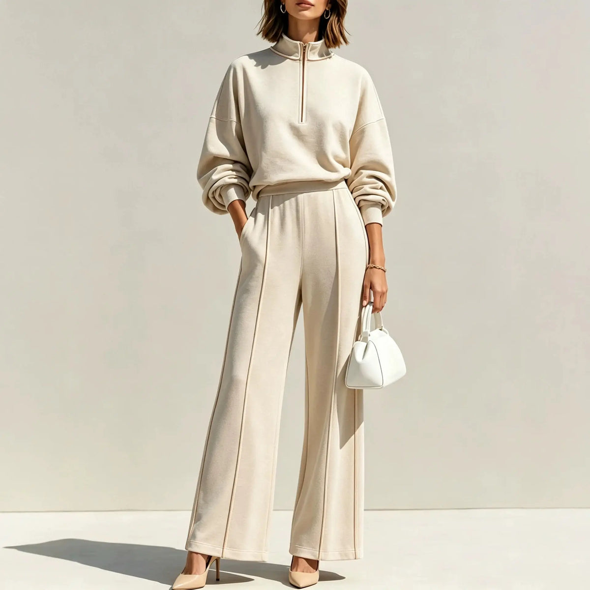 Ensemble femme écru avec sweat à manches longues et pantalon large SecretBombe