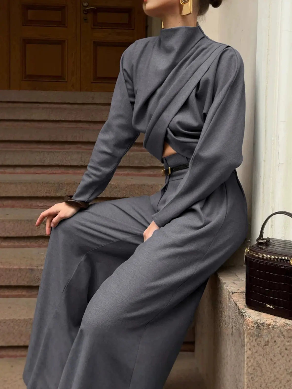 Ensemble deux pièces femme gris anthracite avec haut drapé et pantalon large taille haute SecretBombe