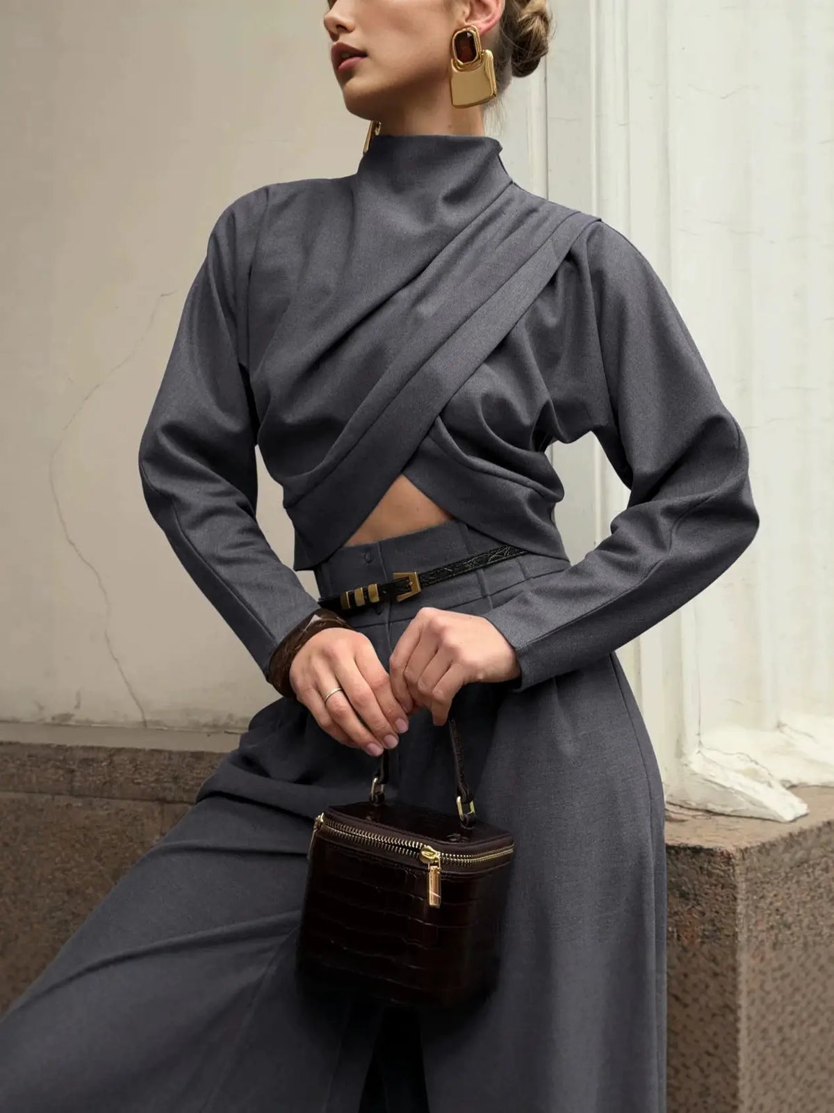 Ensemble deux pièces femme gris avec haut drapé à manches longues et pantalon taille haute SecretBombe